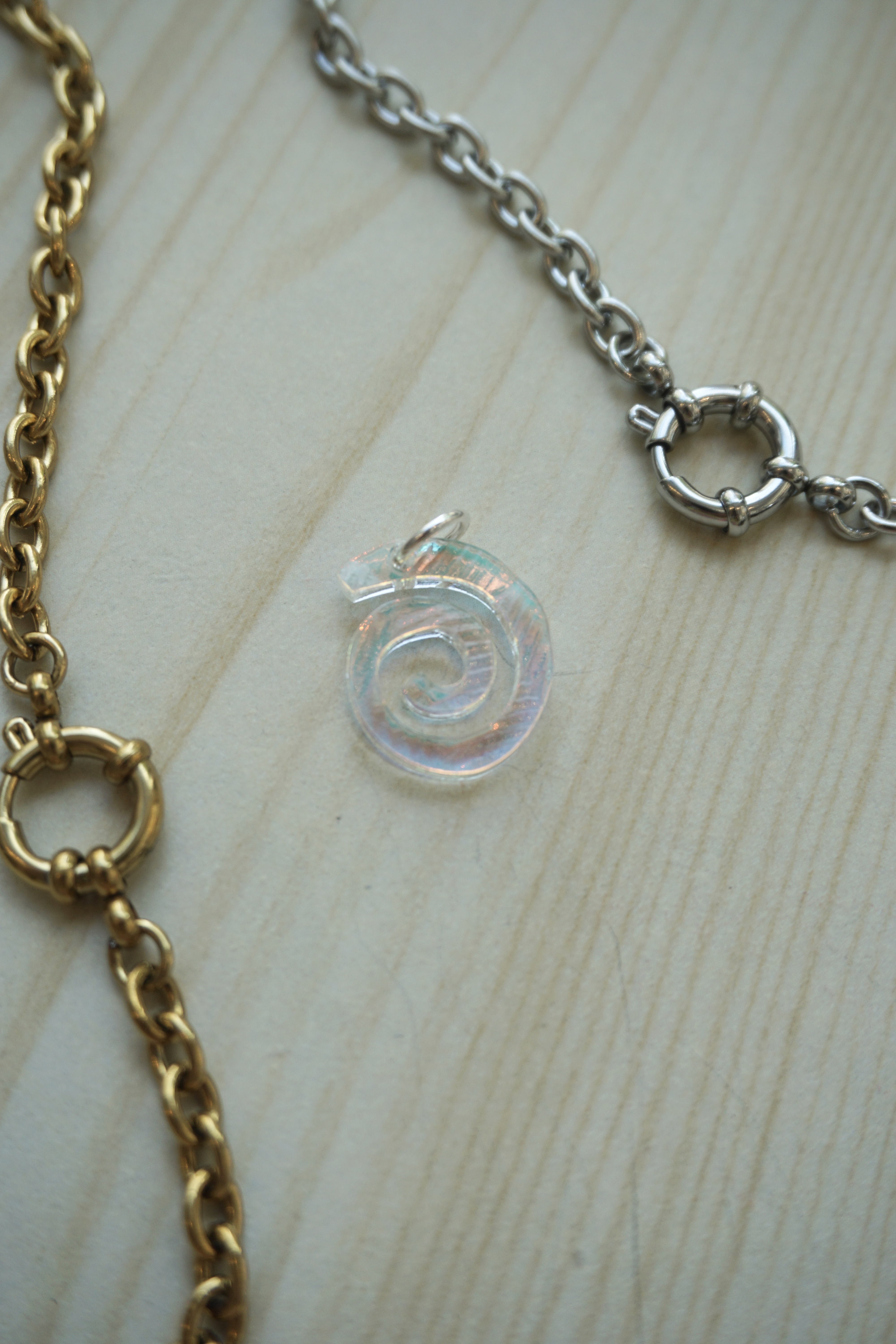 Mini pendant spiral iridescent