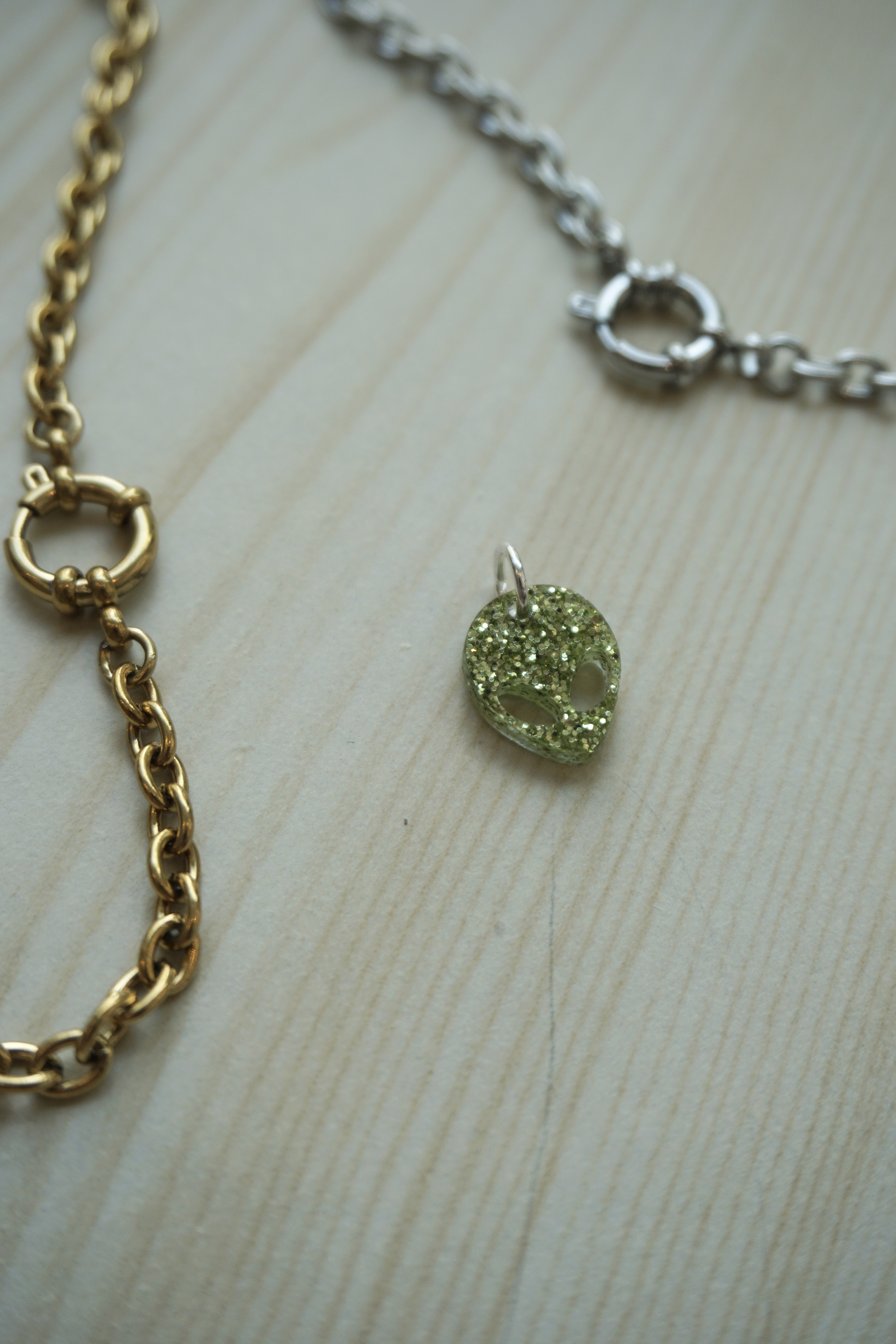 Mini pendant green glitter alien