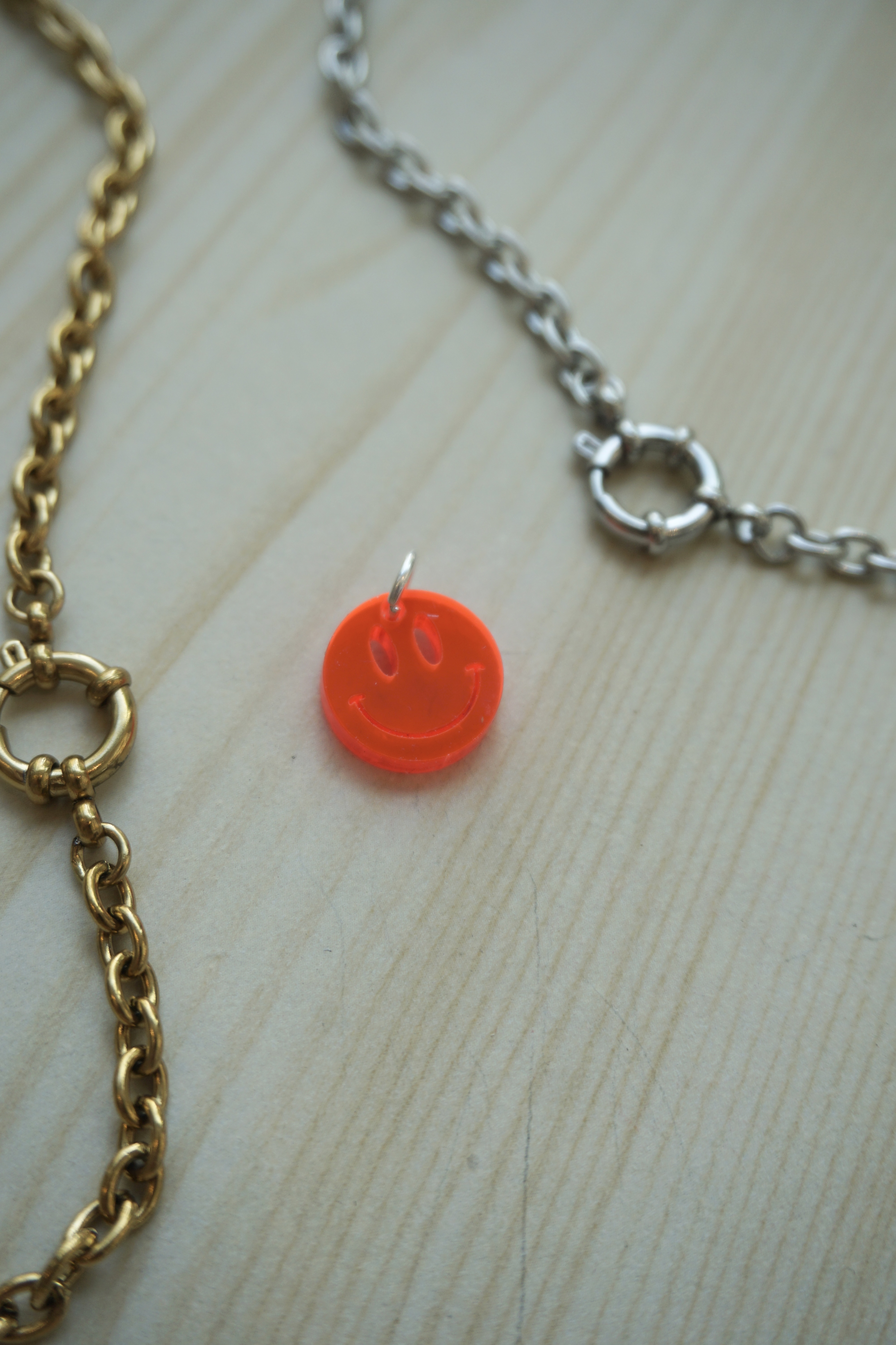 Mini pendant neon pink smiley