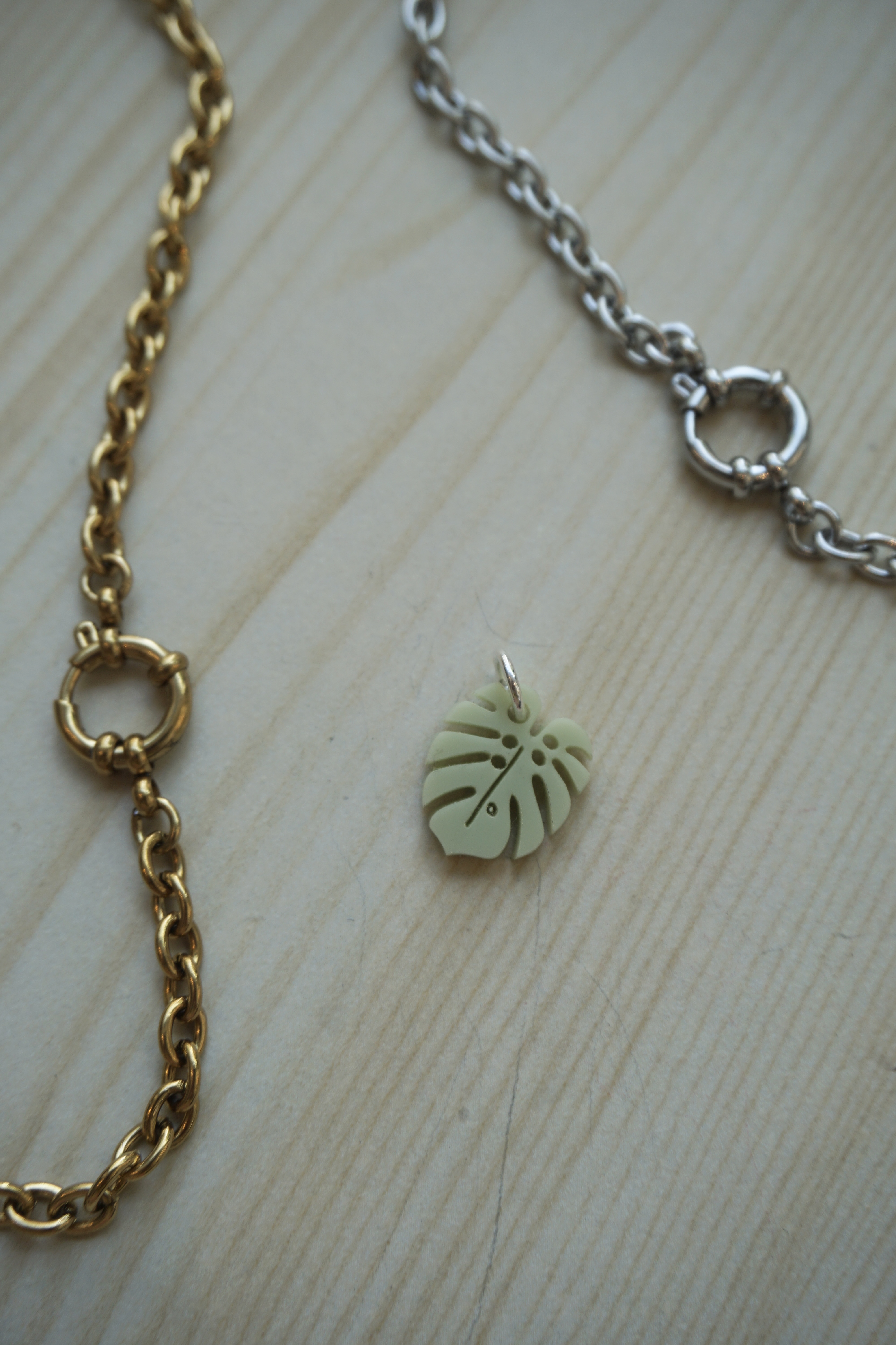 Mini pendant light green monstera