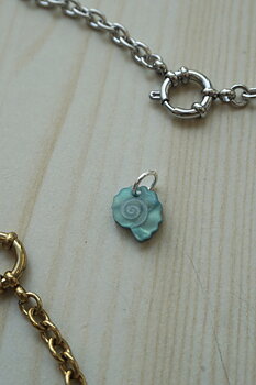 Mini pendant pearl blue swirl seashell