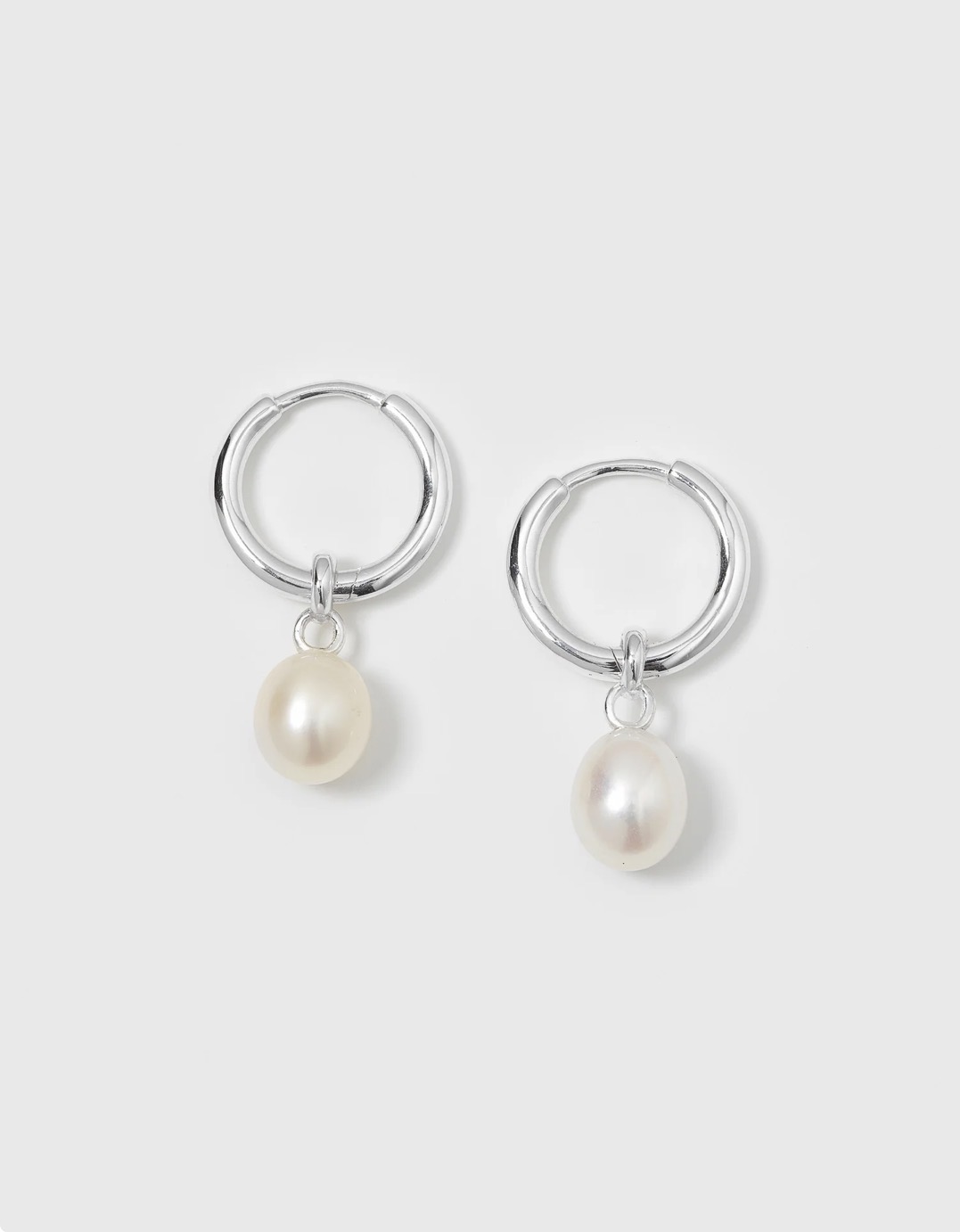 Treasure pearl hoops silver