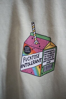 Oversized boyfriend tshirt ”fucktose intolerant” ljusgrön