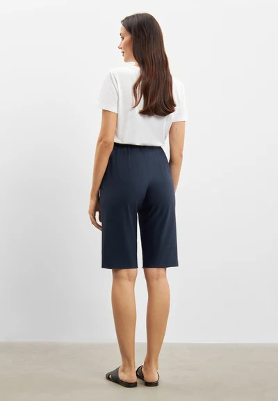 Kelly Regular Shorts - Navy - LauRie