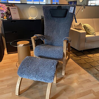 Focus Fåtölj + Pall fyra ben (fårskinn) - Designfynd/Skyltex* - Bröderna Anderssons