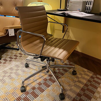 Aluminium Group EA 118 Arbetsstol (Läder L20/polerad) - Designfynd/Skyltex* - Vitra
