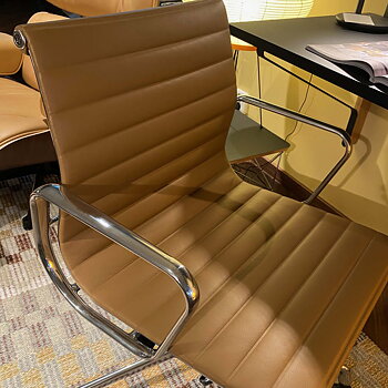 Aluminium Group EA 118 Arbetsstol (Läder L20/polerad) - Designfynd/Skyltex* - Vitra