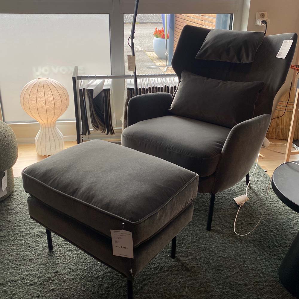 Alex Armchair + Footstool (Velvy 8 Dark grey) - Design bargin/Disply item* - Sits