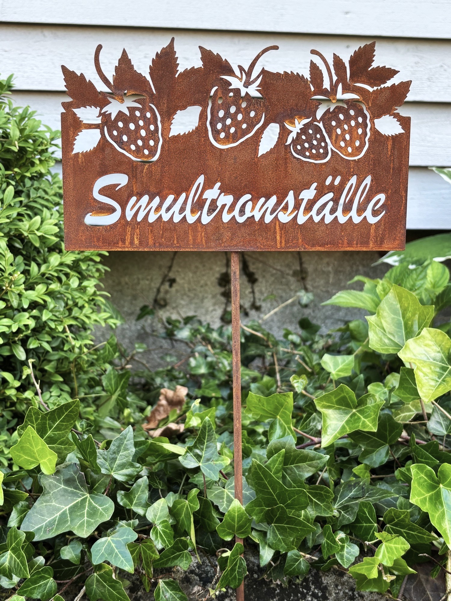 Skylt - Skärm - Smultronställe - Rost - 53x22x13 cm