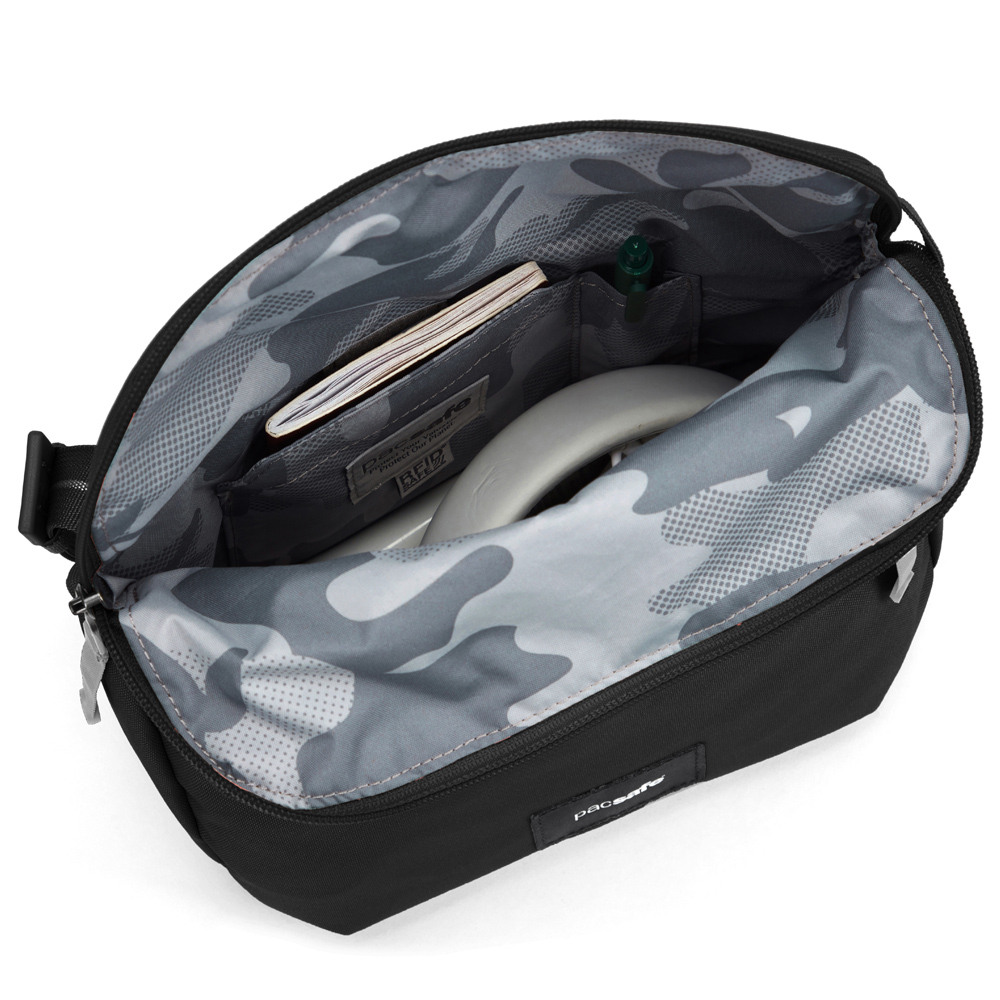 Stöldsäker expanderbar väska - PACSAFE GO Anti-Theft Saddle Crossbody Black - 7