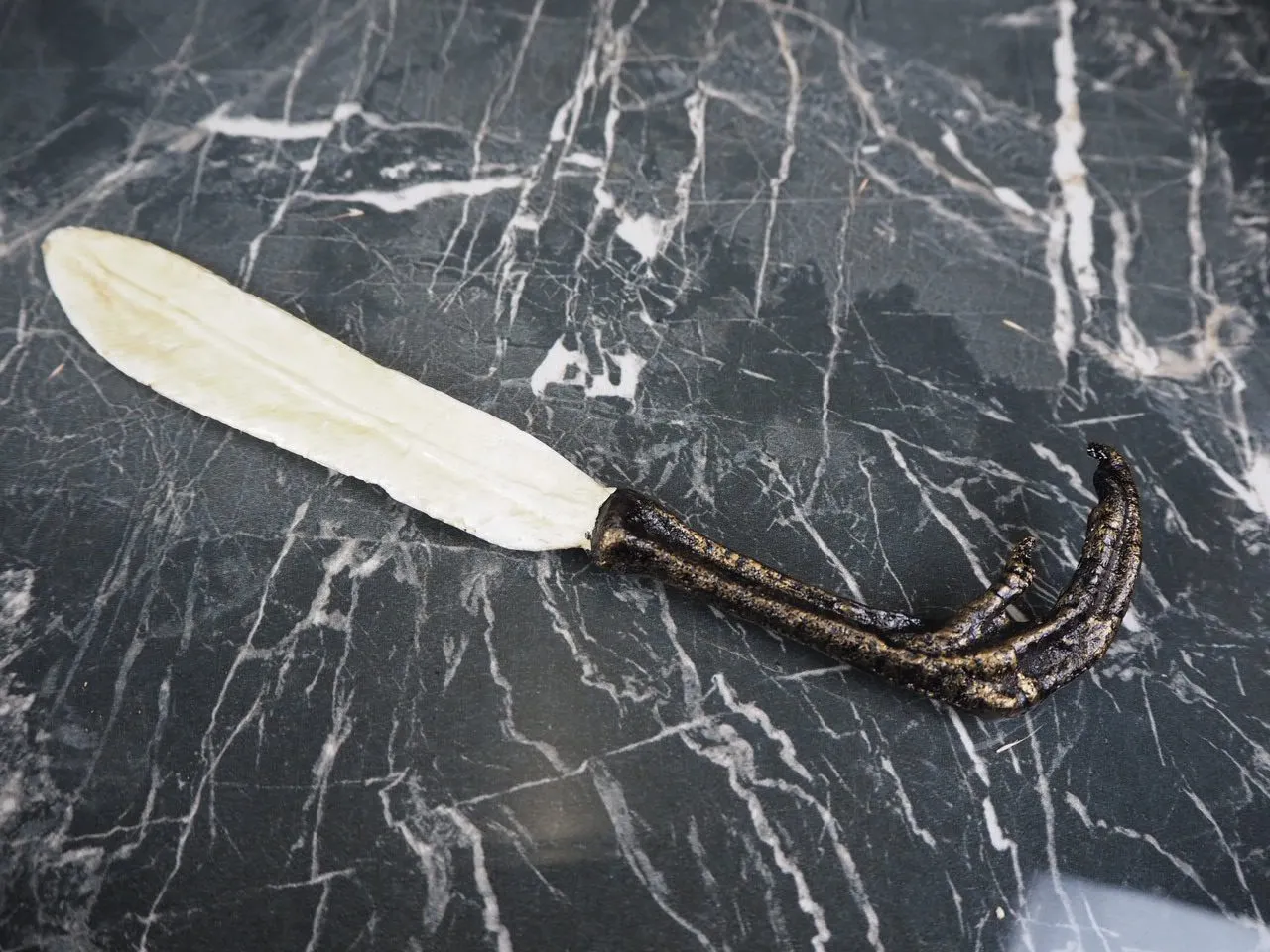 Dekoration / Flasköppnare - Claw