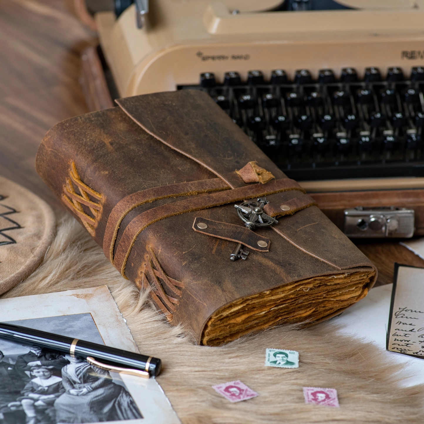 Vintage läderinbunden dagbok med dekorativ nyckel i äkta läder - R K Handicrafts Craft Junky - 5