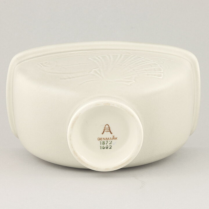 Nils Thorsson (Solbjerg 1933) White Art Deco Bowl with Marine Life Relief 17/10 cm #1872-1602