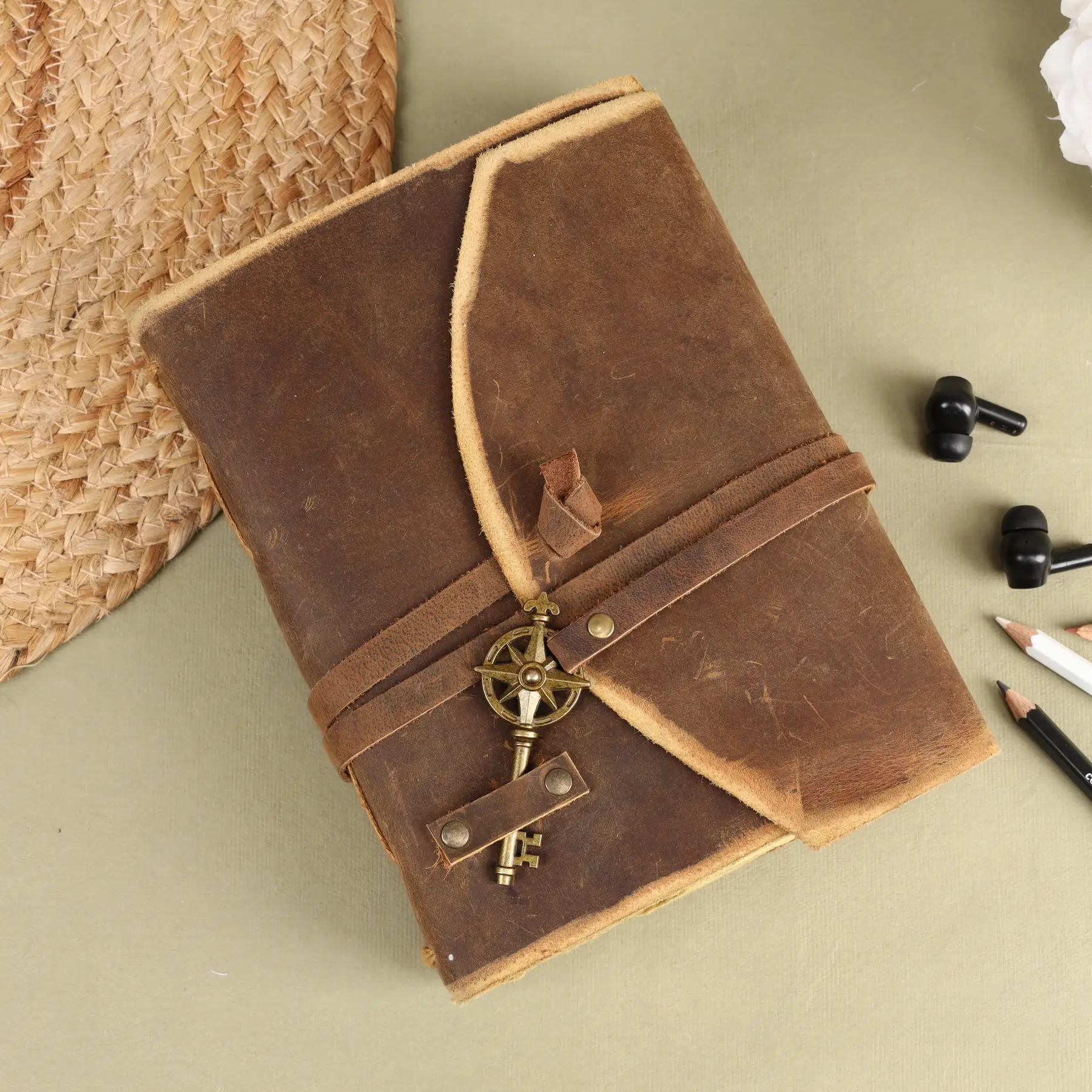 Vintage skinninbunden grimoarjournal med dekorativ nyckel handgjord läderjournal 15×20 cm - R K Handicrafts Craft Junky - 3