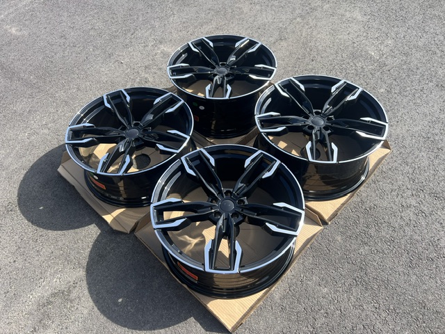 21" 718M style Gloss black/polished 5x112