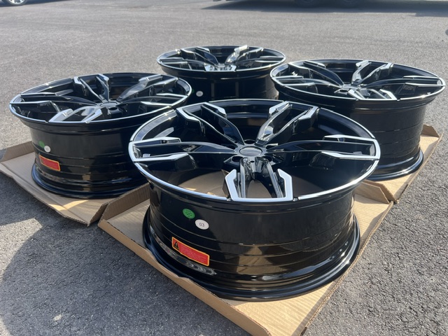 21" 718M style Gloss black/polished 5x112 - 4
