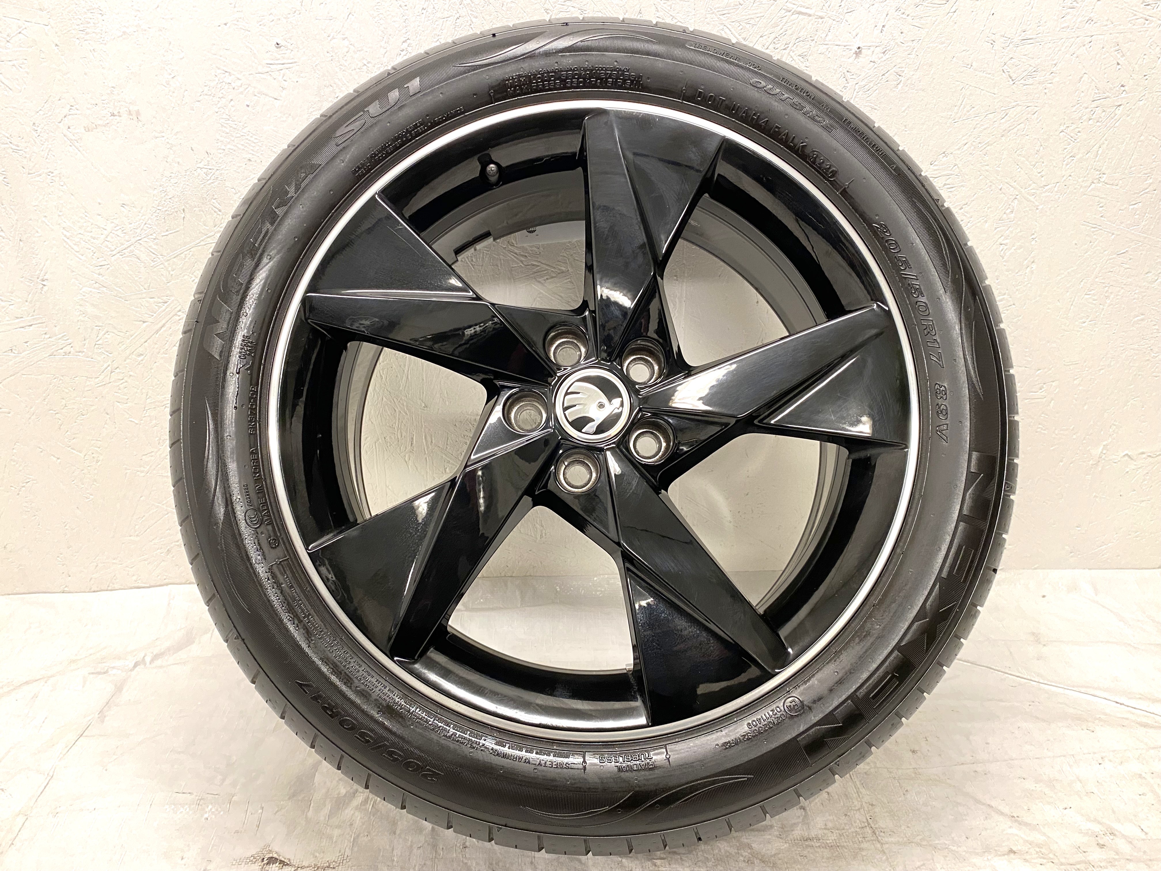 Kompletta Sommarhjul | 17" SKODA KAMIQ | 5x100 6.5x17 ET40 57.1 + 205/50 R17 89V Nexen N Fera SU1 | V32-2020 | 6.5mm | 6.5mm | 5.5mm | 5.5mm - 6