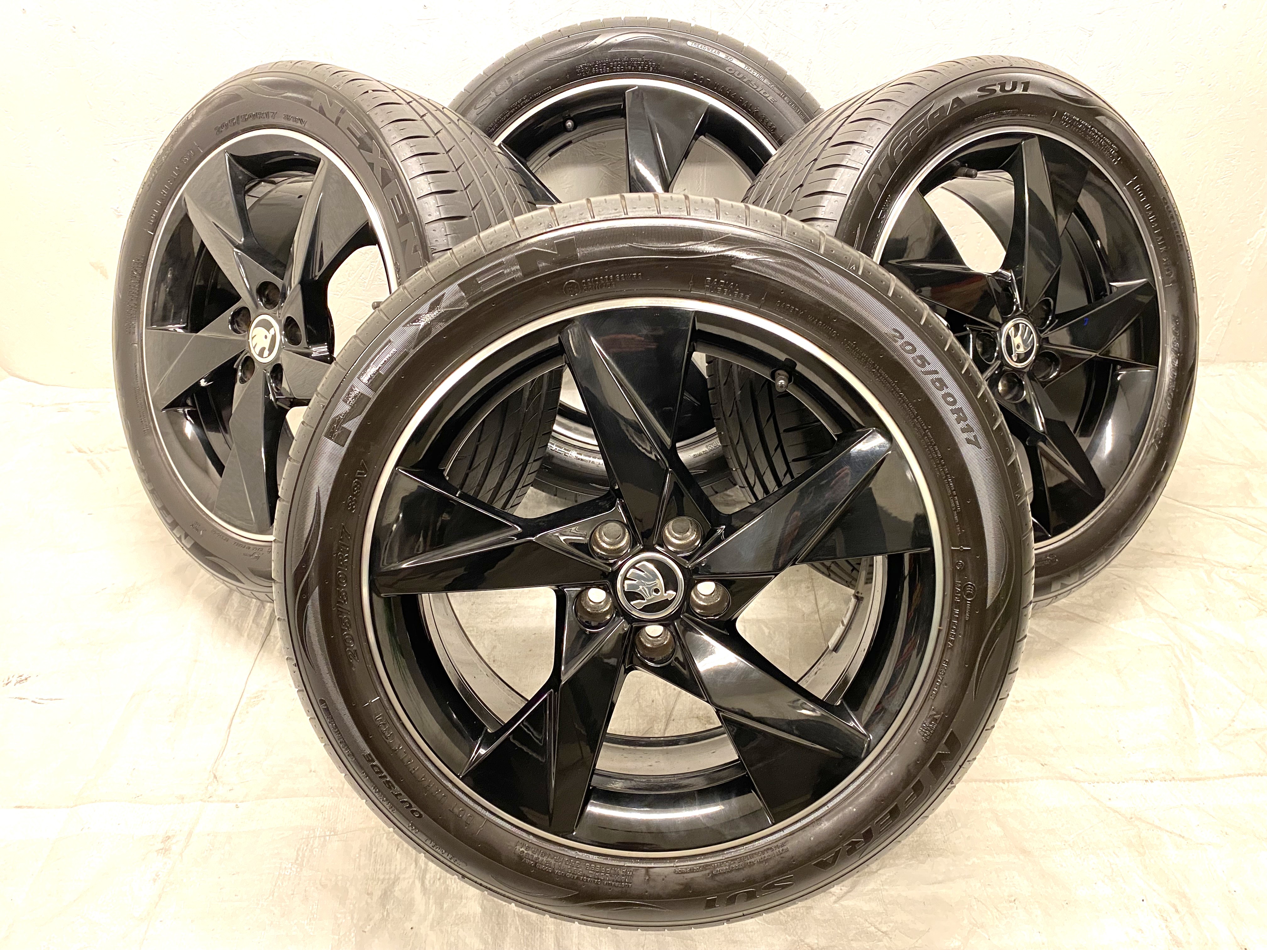 Kompletta Sommarhjul | 17" SKODA KAMIQ | 5x100 6.5x17 ET40 57.1 + 205/50 R17 89V Nexen N Fera SU1 | V32-2020 | 6.5mm | 6.5mm | 5.5mm | 5.5mm - 2