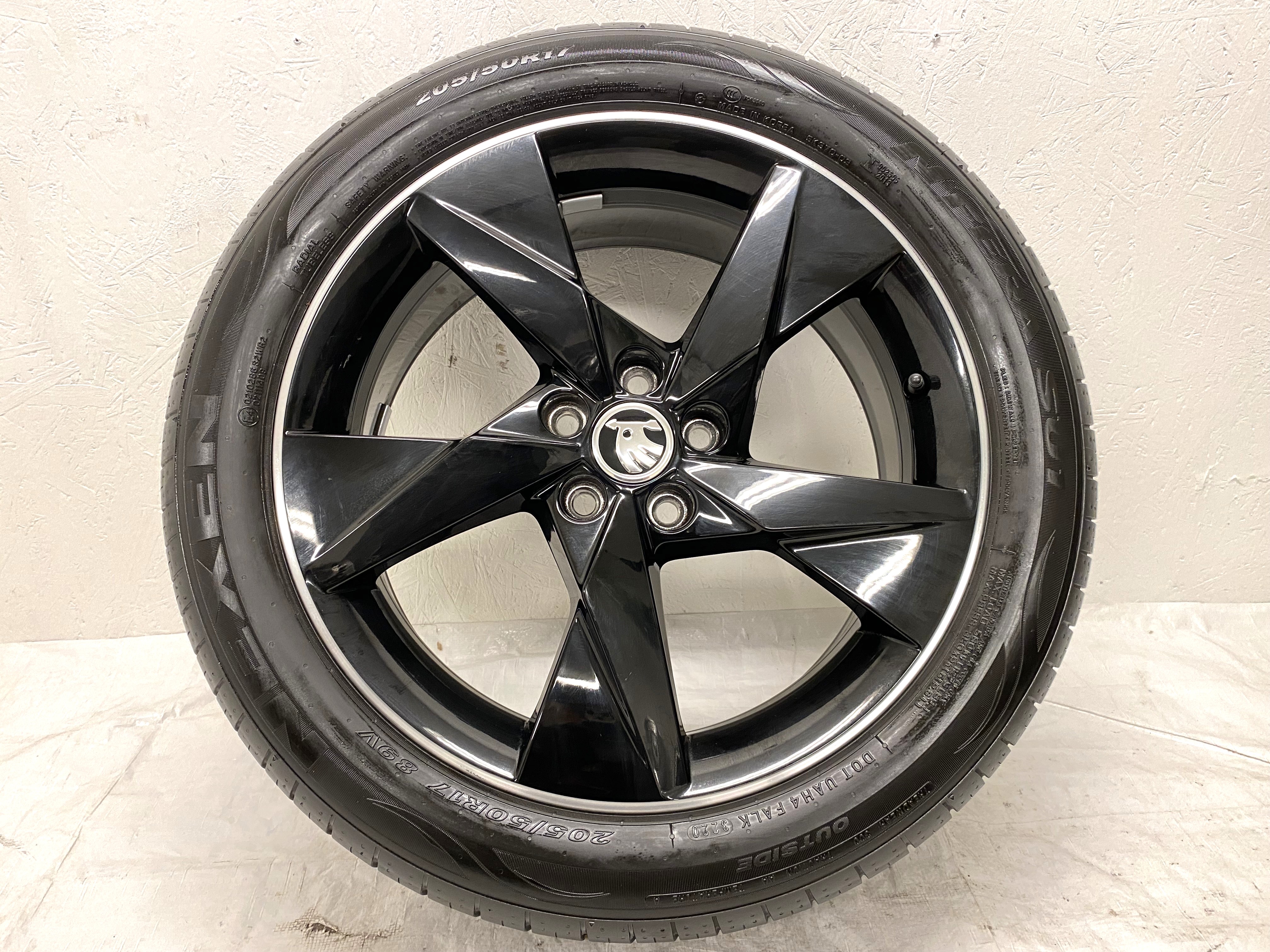 Kompletta Sommarhjul | 17" SKODA KAMIQ | 5x100 6.5x17 ET40 57.1 + 205/50 R17 89V Nexen N Fera SU1 | V32-2020 | 6.5mm | 6.5mm | 5.5mm | 5.5mm - 12