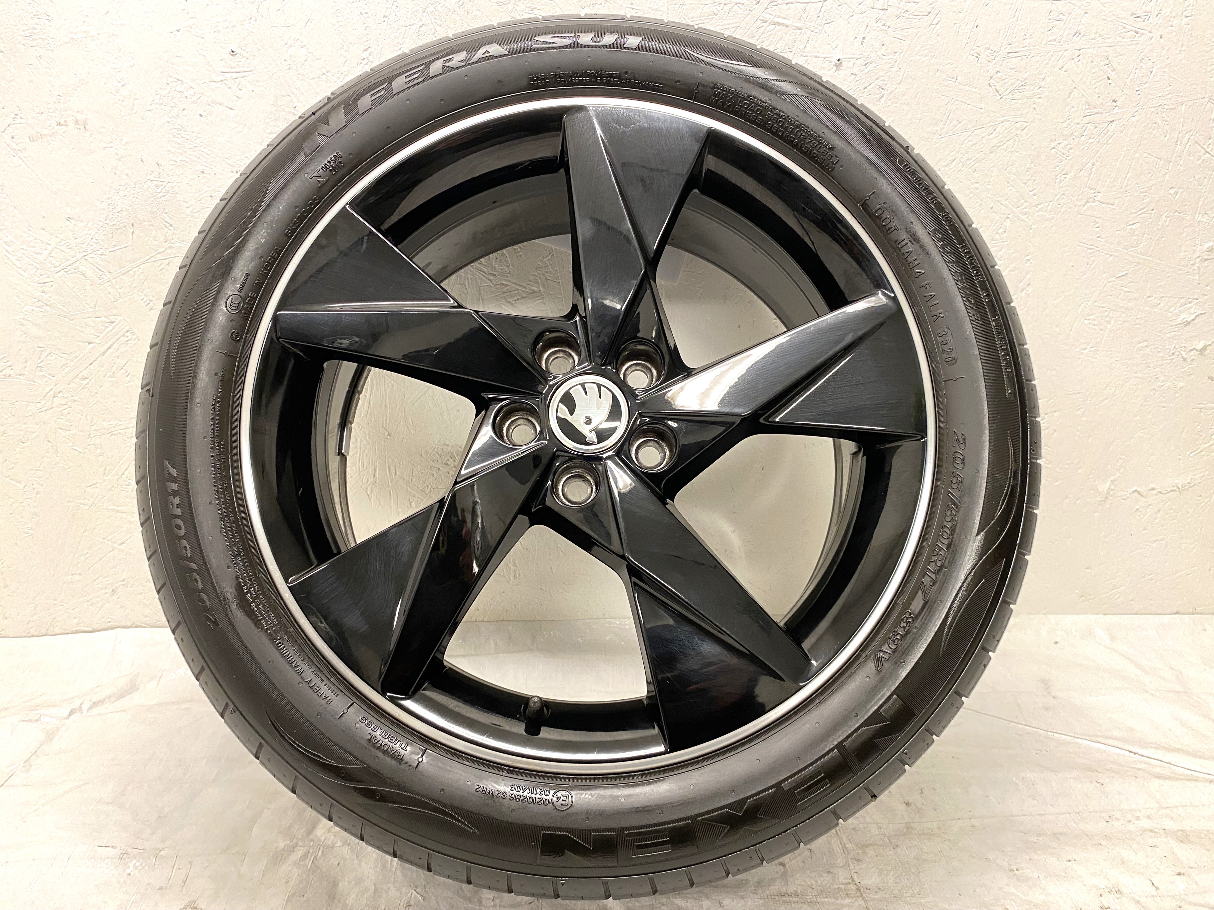 Kompletta Sommarhjul | 17" SKODA KAMIQ | 5x100 6.5x17 ET40 57.1 + 205/50 R17 89V Nexen N Fera SU1 | V32-2020 | 6.5mm | 6.5mm | 5.5mm | 5.5mm - 8
