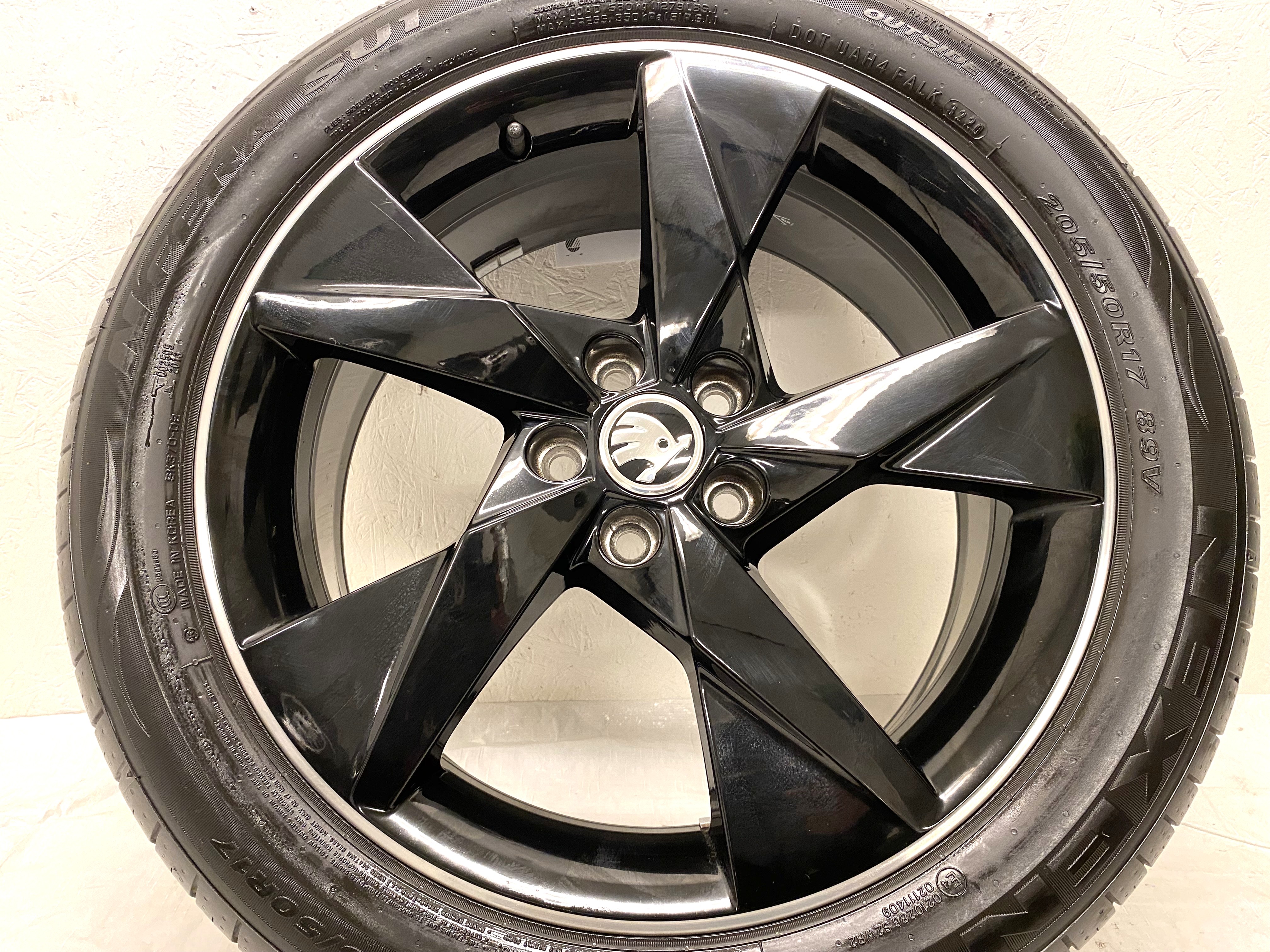Kompletta Sommarhjul | 17" SKODA KAMIQ | 5x100 6.5x17 ET40 57.1 + 205/50 R17 89V Nexen N Fera SU1 | V32-2020 | 6.5mm | 6.5mm | 5.5mm | 5.5mm - 7