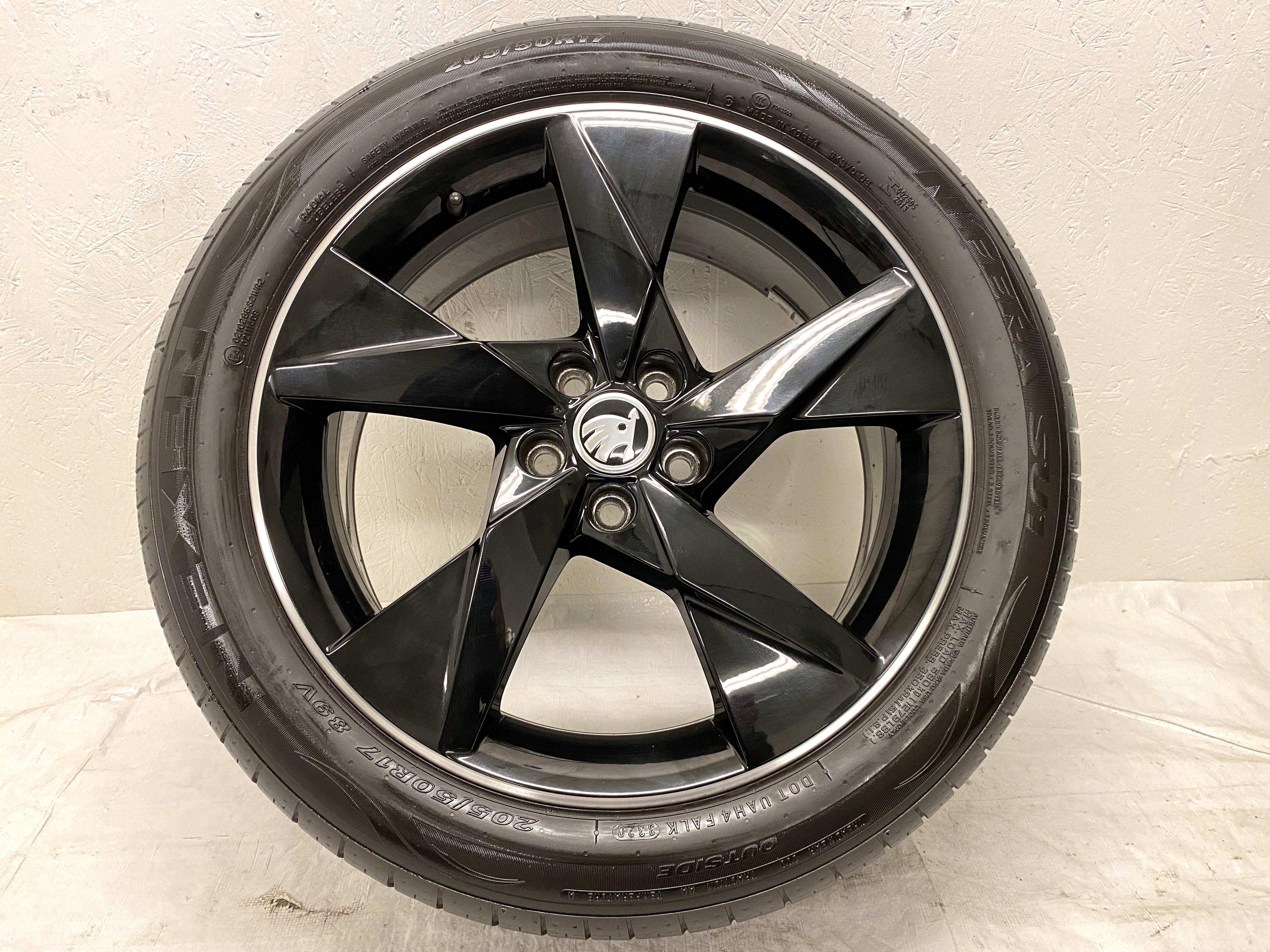 Kompletta Sommarhjul | 17" SKODA KAMIQ | 5x100 6.5x17 ET40 57.1 + 205/50 R17 89V Nexen N Fera SU1 | V32-2020 | 6.5mm | 6.5mm | 5.5mm | 5.5mm - 10