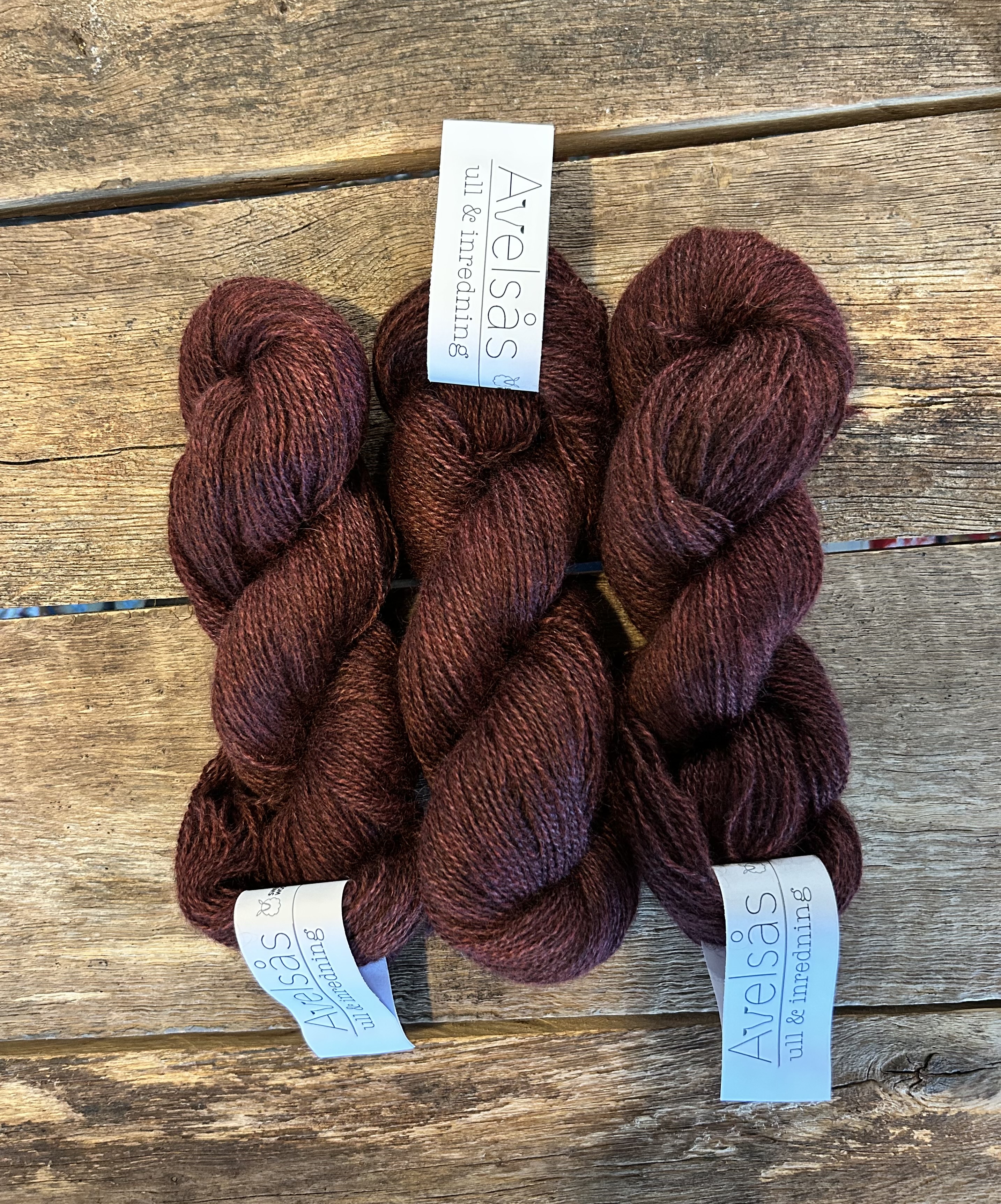 Dark palette leaf 2-thread Gotland lambswool yarn
