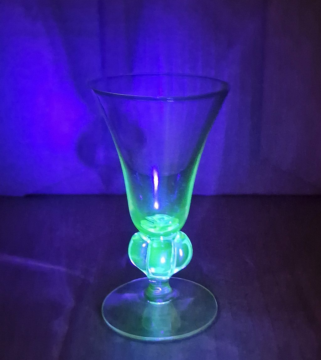 Skruf Gulli uranium shot glass 