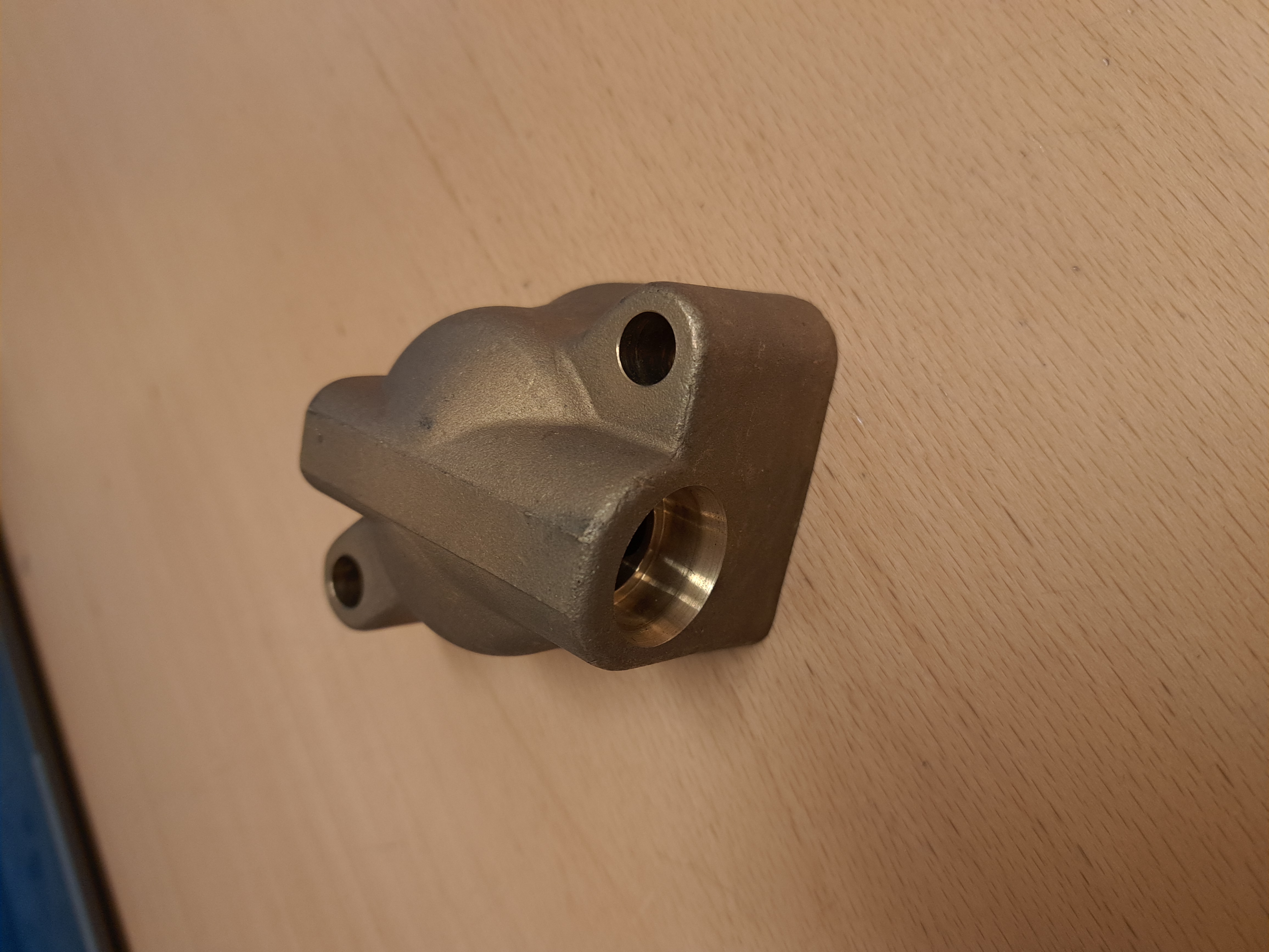 Thermostat housing
