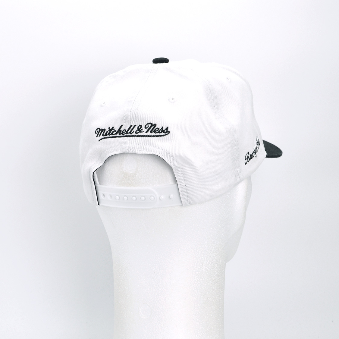 Mitchell & Ness - Side Script Caddy Fit Brooklyn Nets White/Black - 3