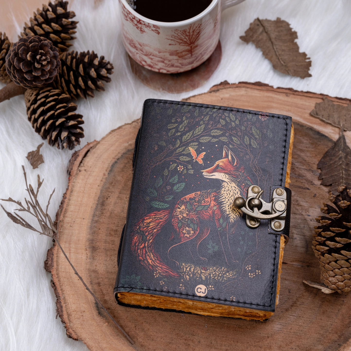 Resejournal i Läder med Vintagepapper & Vargmotiv - R K Handicrafts Craft Junky - 6