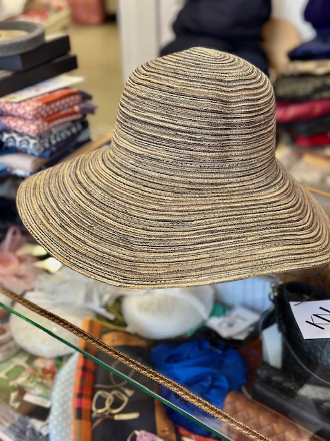 Sommarhatt Kira med stort brätte, rullbar  från KNCollection  säljs på Hospitalsgatan - 2
