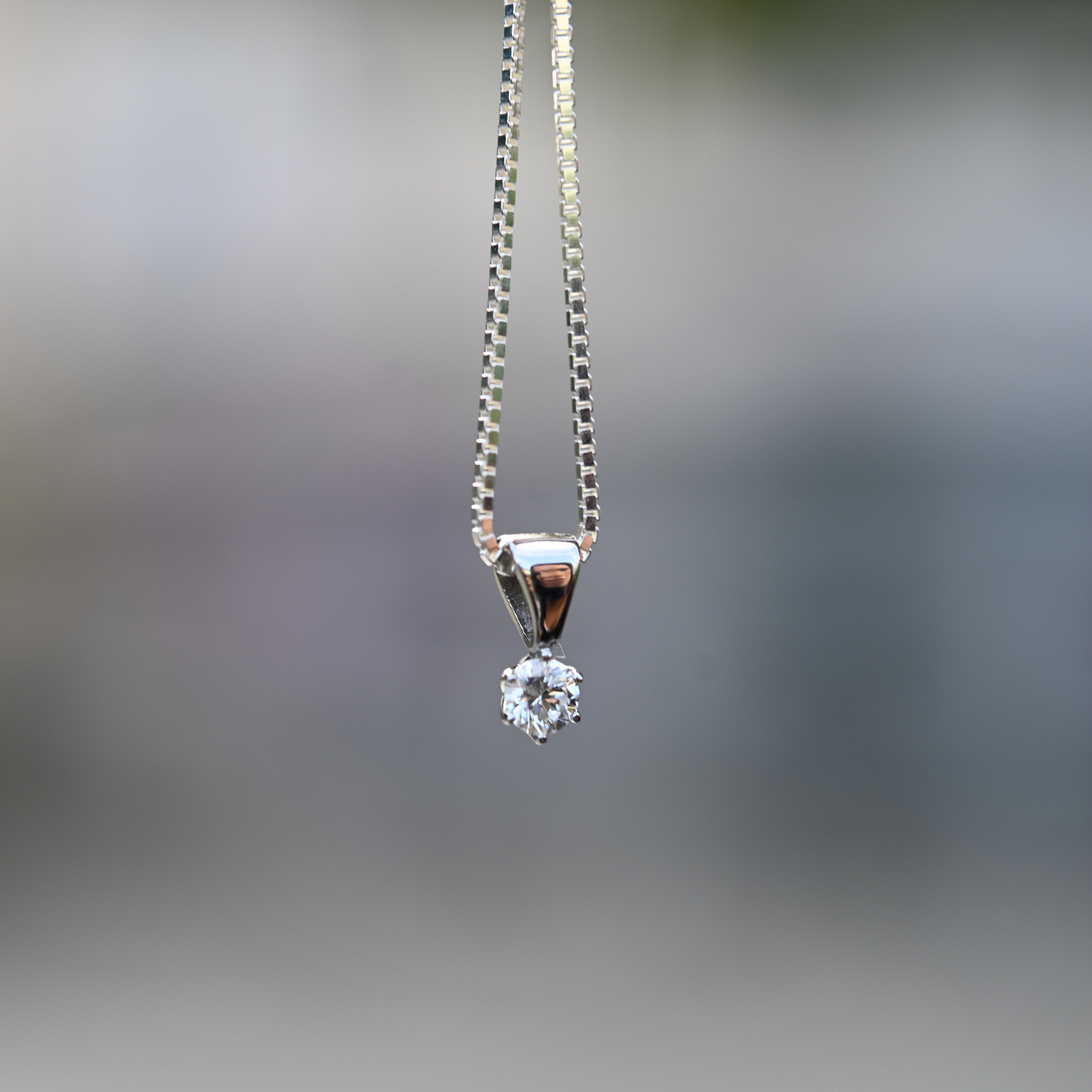 Hänge syntetisk diamant 0,10 ct vitguld 18 karat 