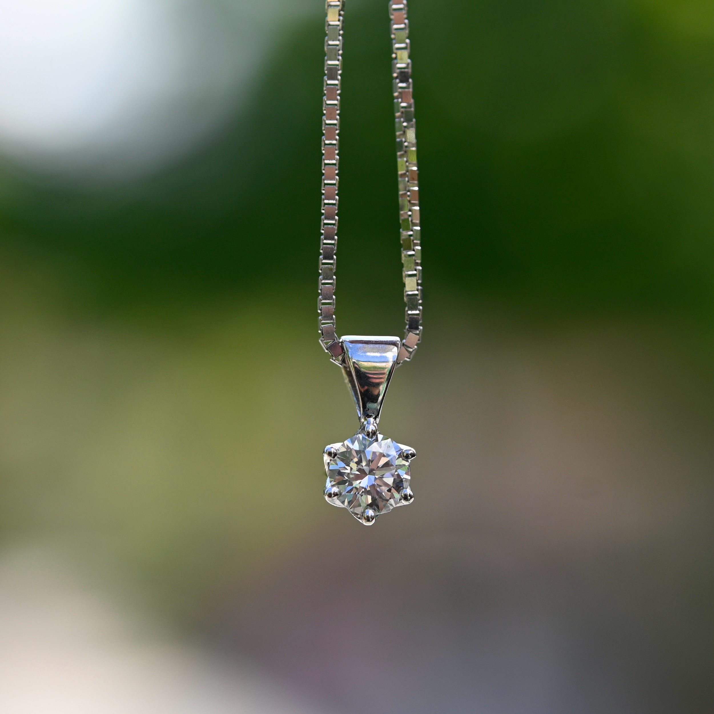 Hänge syntetisk diamant 0,35 ct vitguld 18 karat 