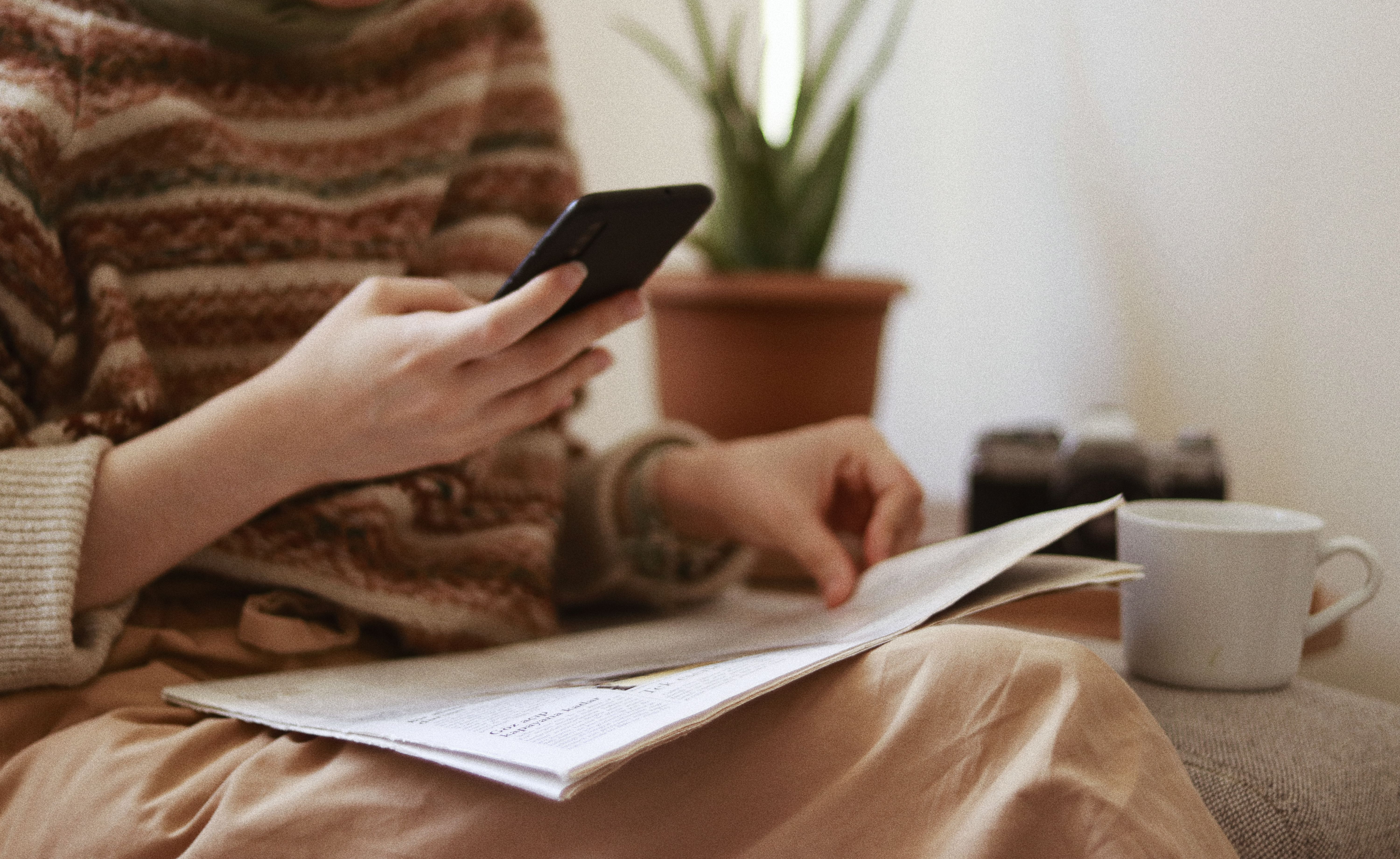 Print vs Digital vs Hybrid Publishing: What Works Best for Modern Publishers?