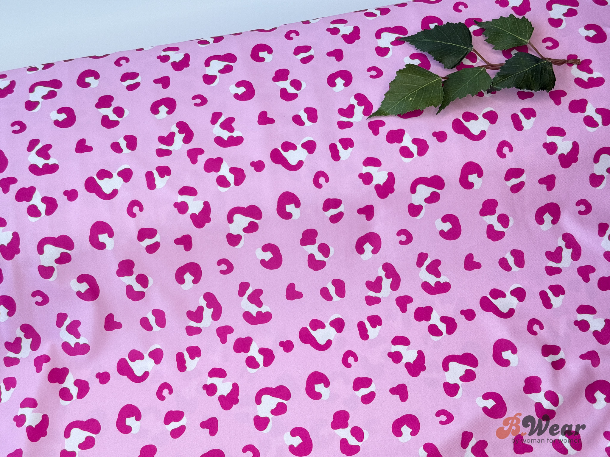Pink swimwear with leopard spots - 3