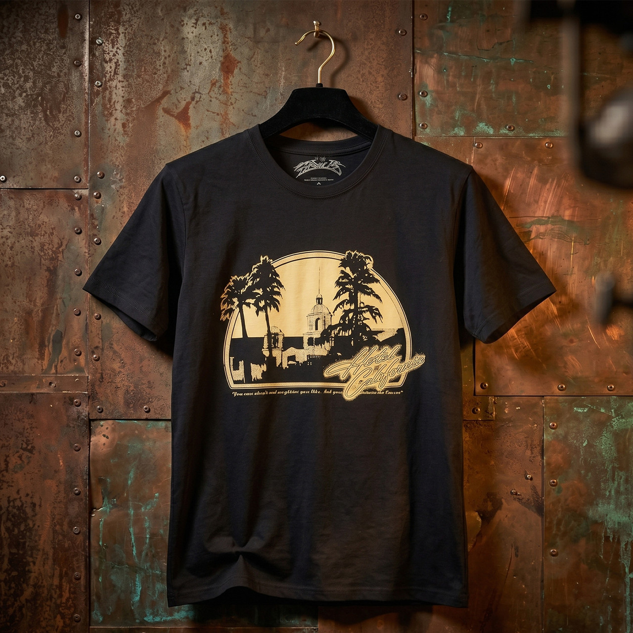 Eagles Unisex Premium Carbon T-shirt: Hotel California (Sort) (Tryk På Ryggen)