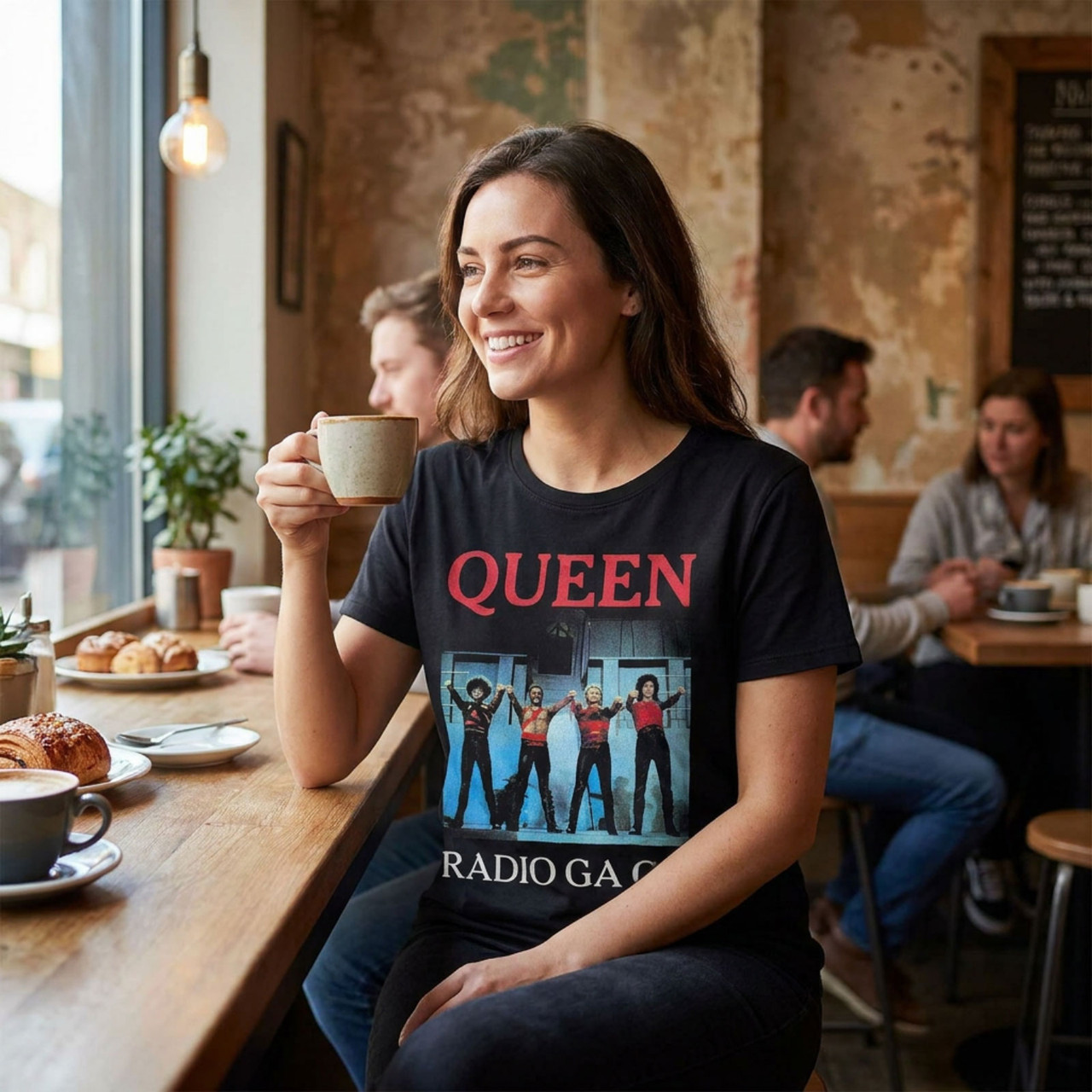 Queen Unisex Premium Carbon T-Shirt: Radio Ga Ga (Svart) - 2