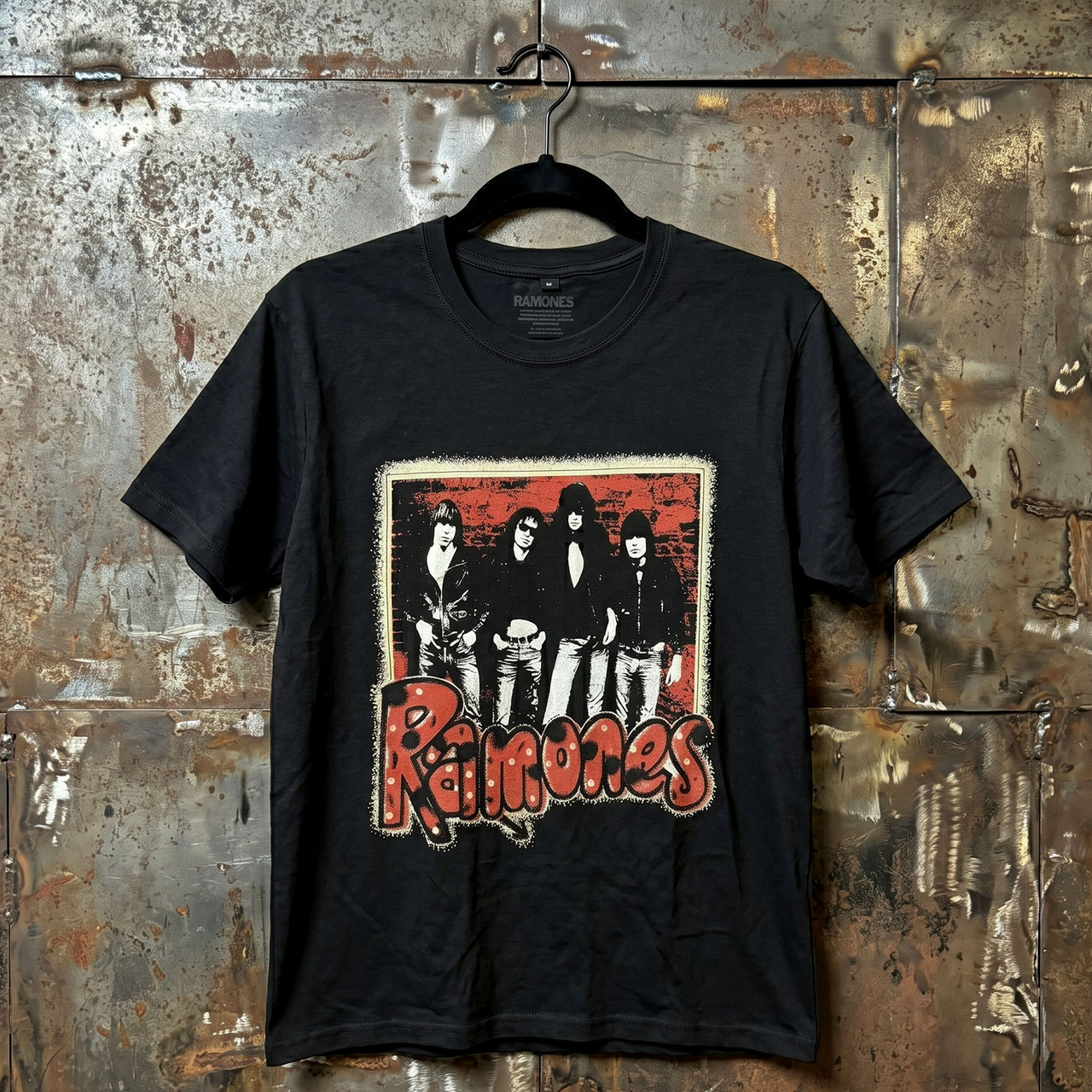 Ramones Unisex Premium Carbon T-Shirt: Graffiti (Svart)