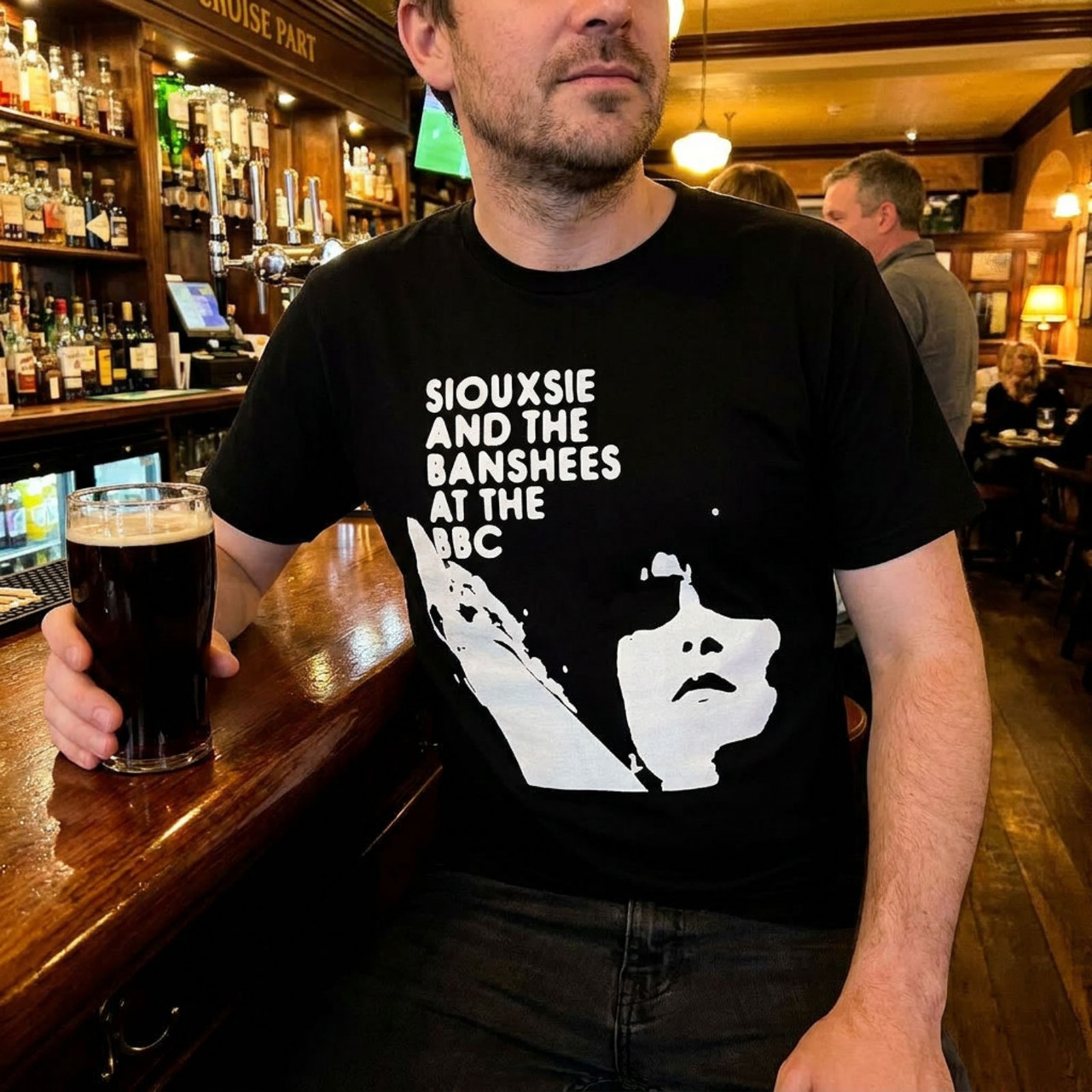 Siouxsie & The Banshees Unisex Premium Carbon -T-paita: At The BBC (Musta)