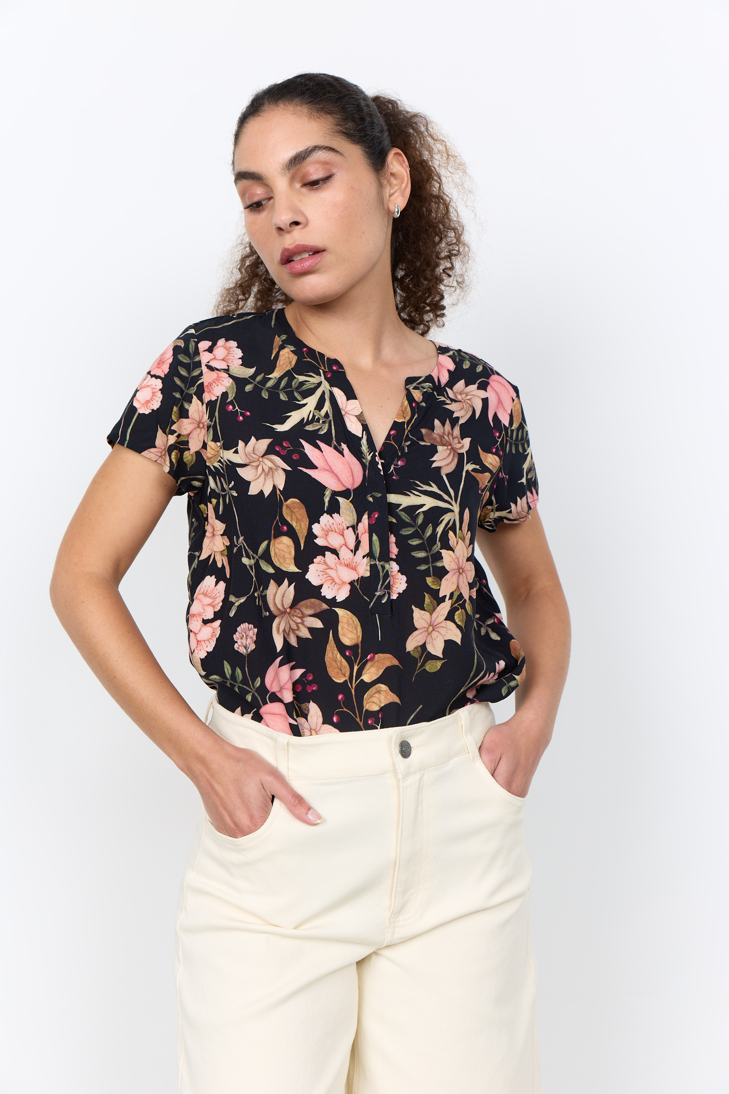 SC-GRACE 1 Blouse Kortärmad mönstrad Blus i svart