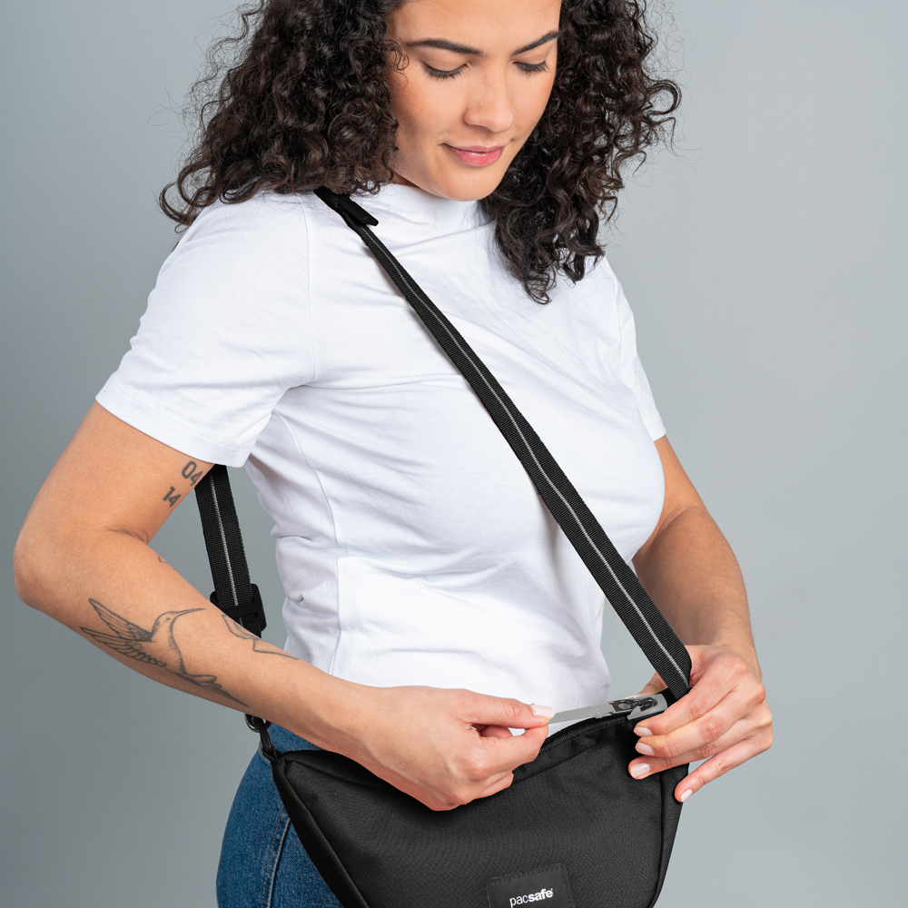 Stöldsäker väska - PACSAFE GO Anti-Theft  Lunar Crossbody Black - 8