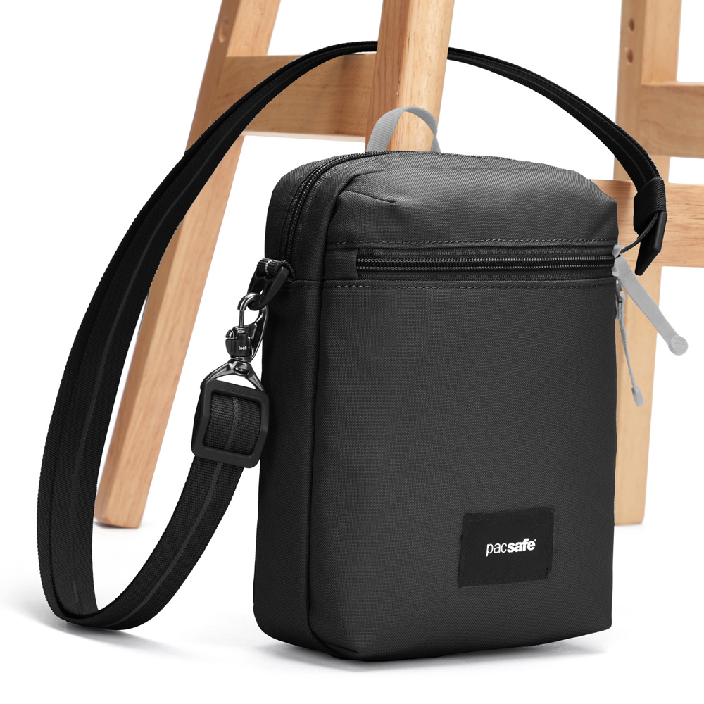 Stöldsäker axelremsväska - PACSAFE GO Anti-theft Festival Crossbody Black - 8
