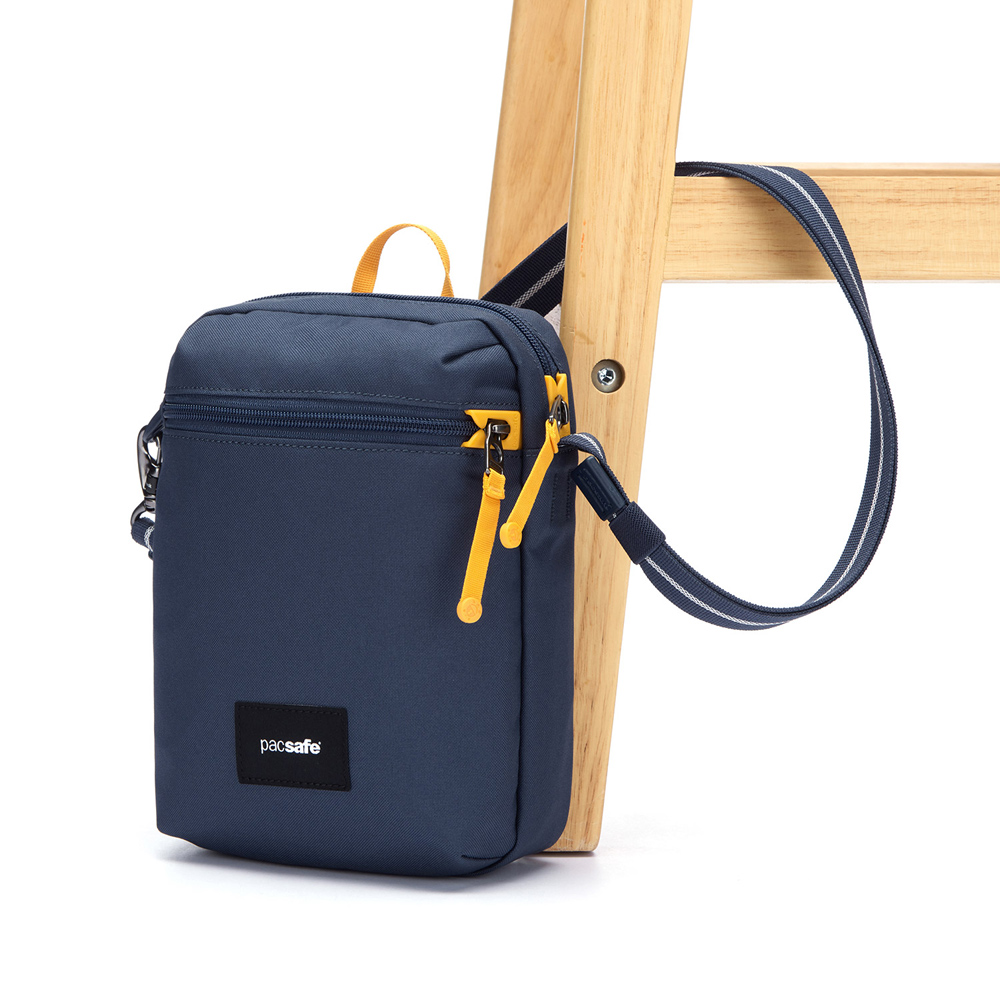 Stöldsäker axelremsväska - PACSAFE GO Anti-theft Festival Crossbody Coastal Blue - 7