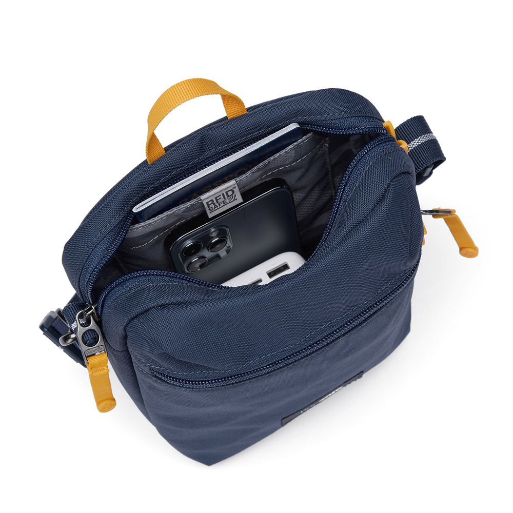 Stöldsäker axelremsväska - PACSAFE GO Anti-theft Festival Crossbody Coastal Blue - 4