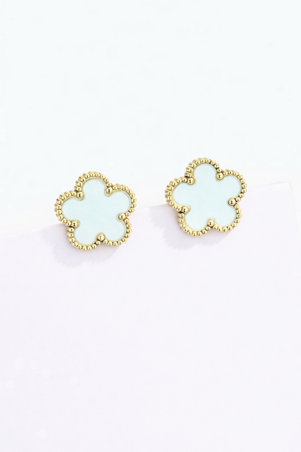 Earrings light green