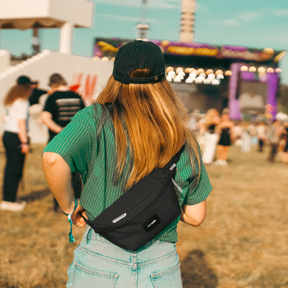 Stöldsäker väska - PACSAFE GO Anti-theft Sling Pack Black - 9