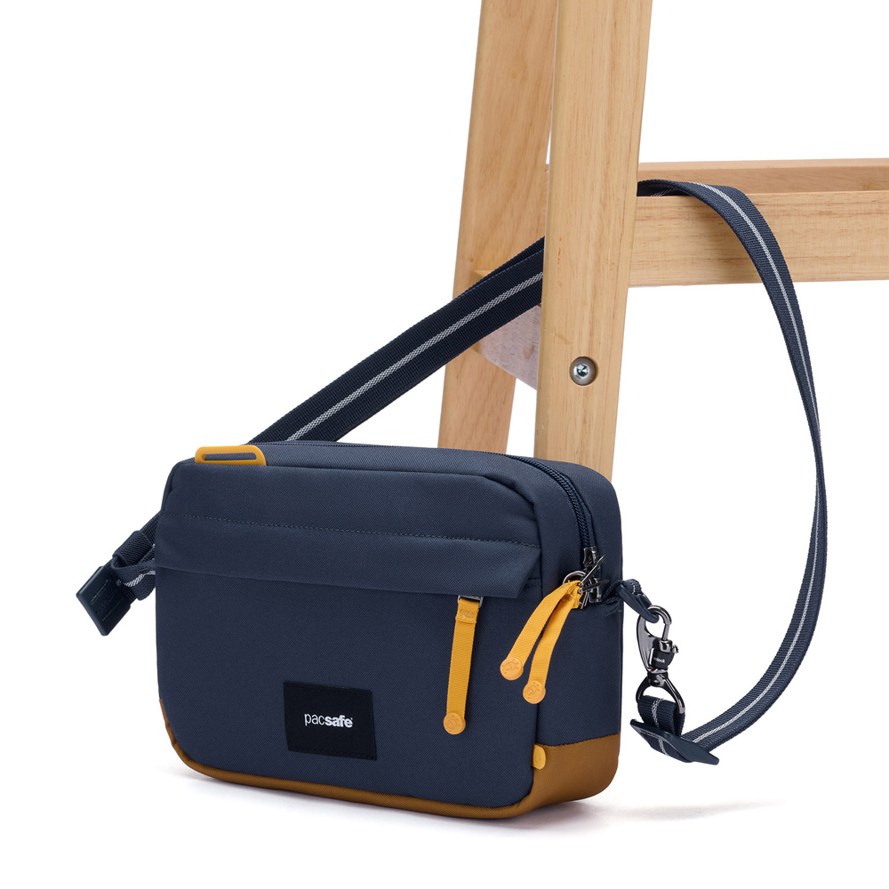 Stöldsäker axelremsväska - PACSAFE GO Anti-Theft Crossbody bag Coastal Blue - 8