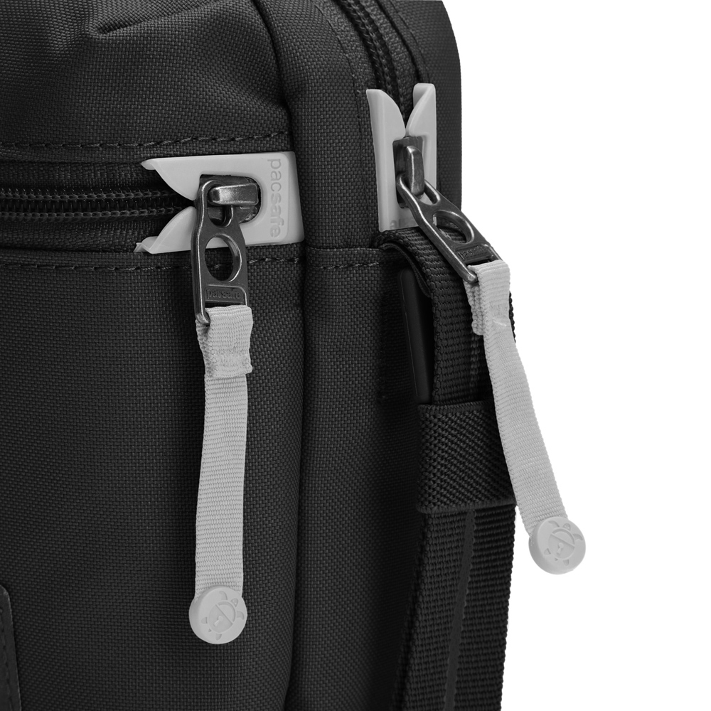 Stöldsäker axelremsväska - PACSAFE GO Anti-Theft Micro Crossbody Black - 5