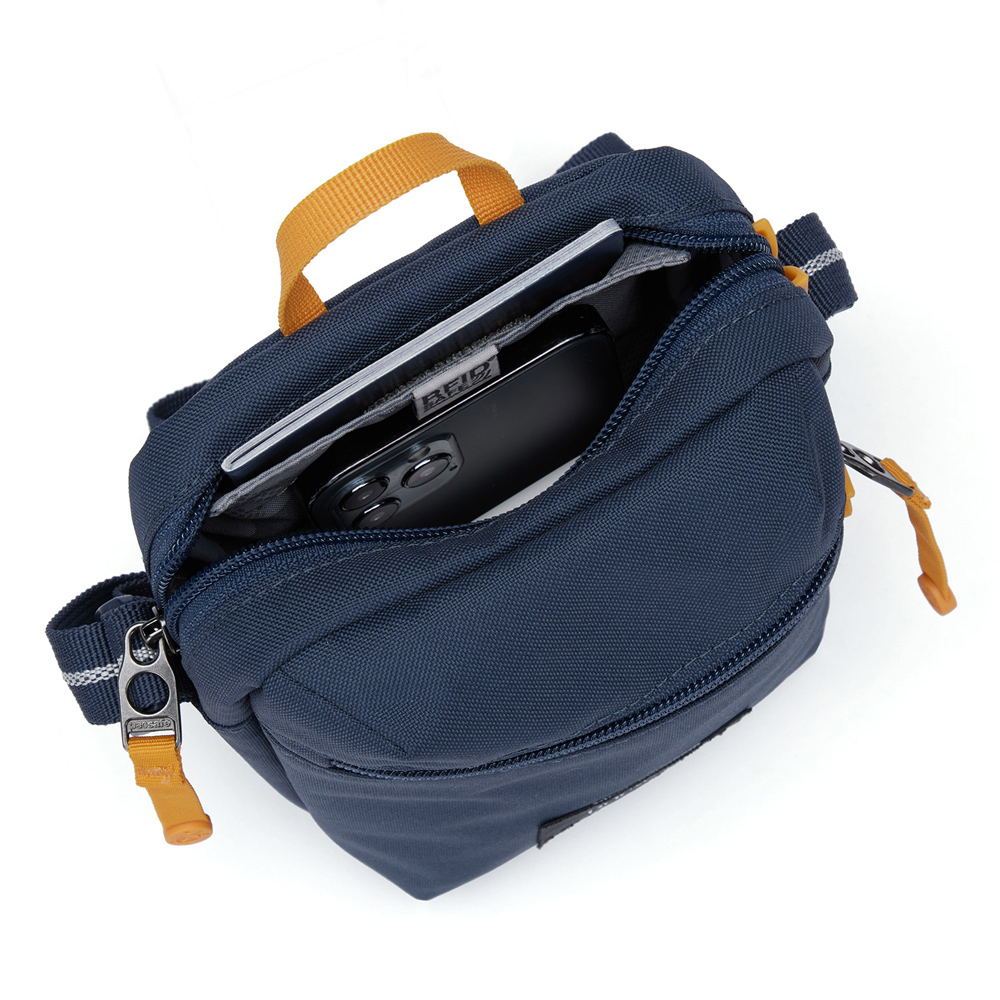Stöldsäker axelremsväska - PACSAFE GO Anti-Theft Micro Crossbody Coastal Blue - 4